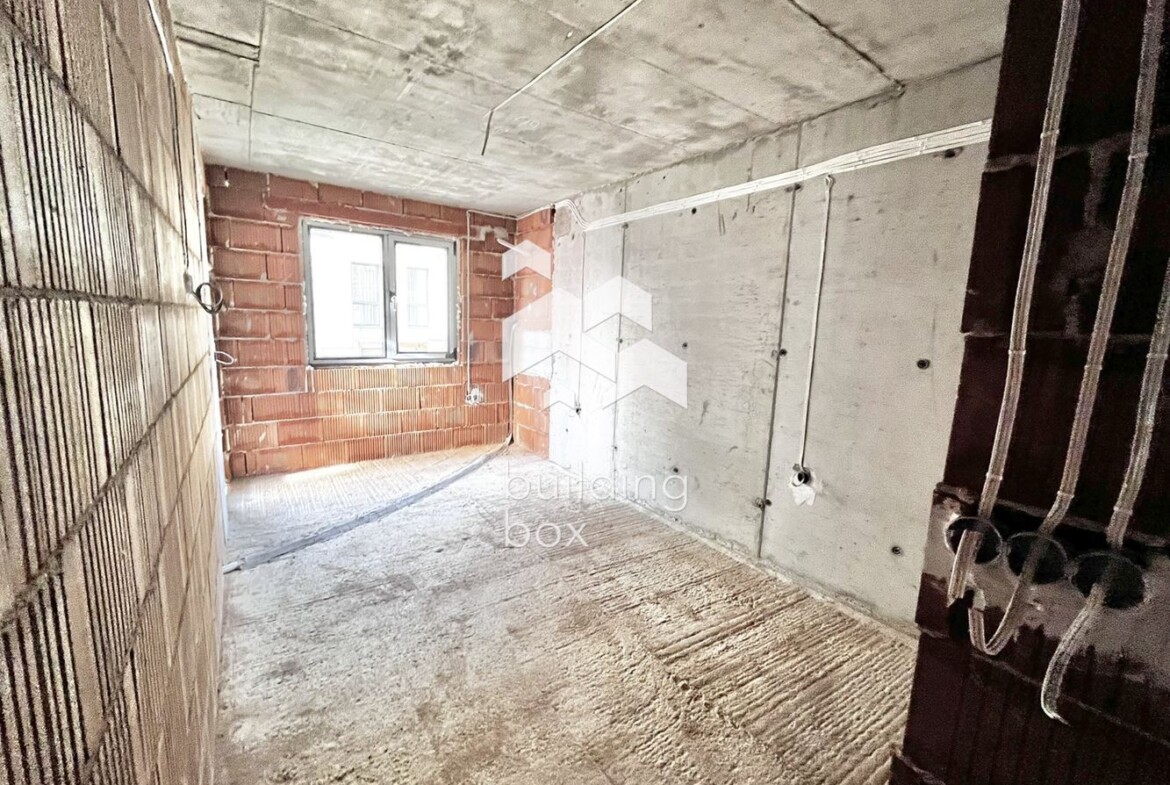 Тристаен апартамент - кв. Христо Смирненски - 0