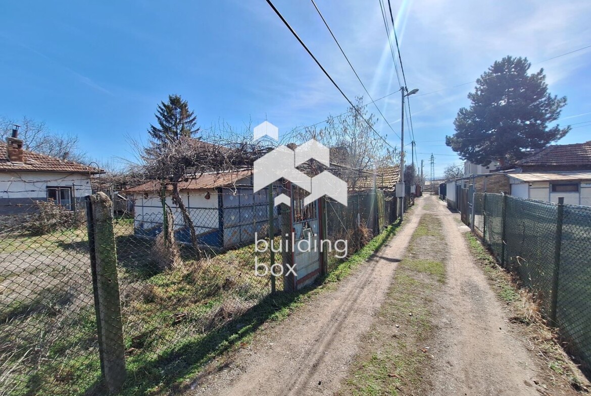 Къща за ремонт в Абдовица - 0