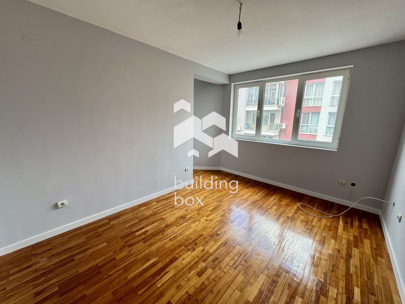 Просторен, необзаведен апартамент на предпочитана локация - 0