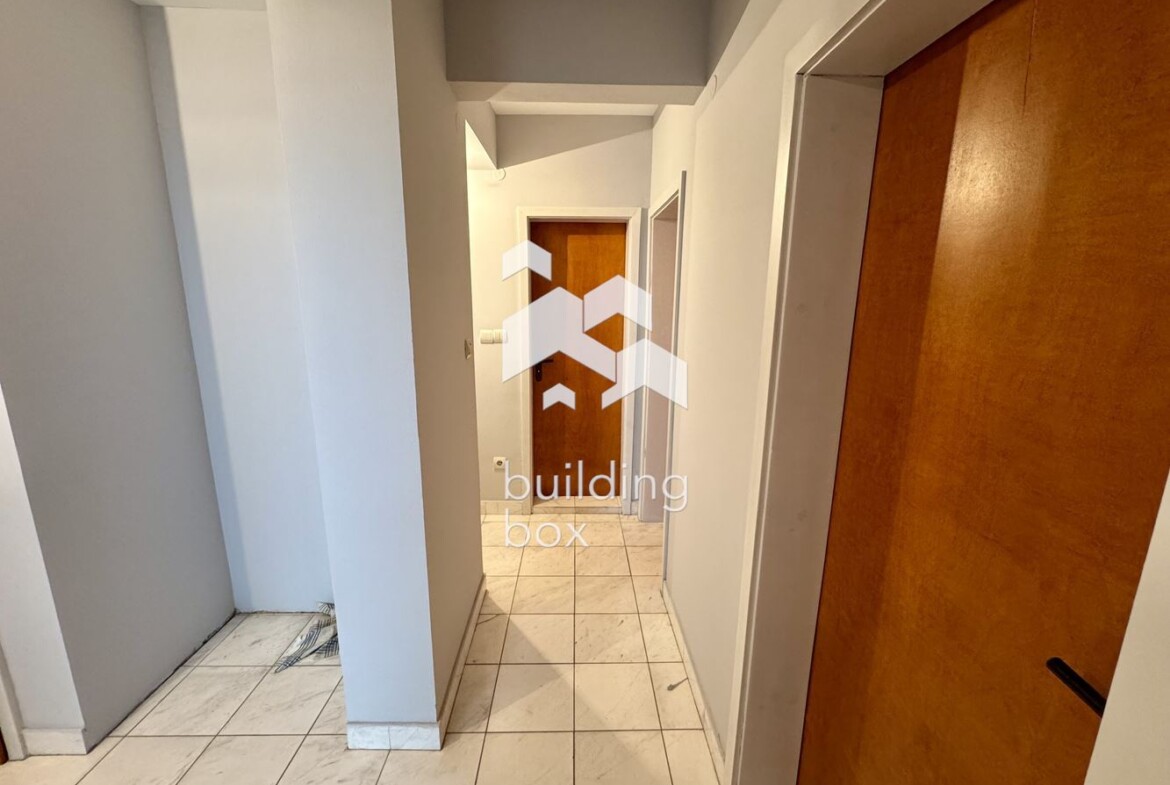 Просторен, необзаведен апартамент на предпочитана локация - 0