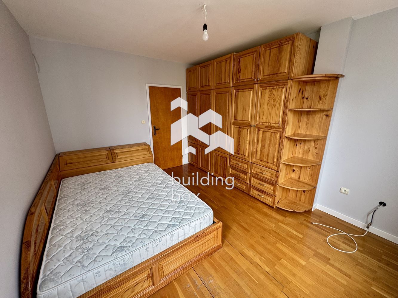 Просторен, необзаведен апартамент на предпочитана локация - 0