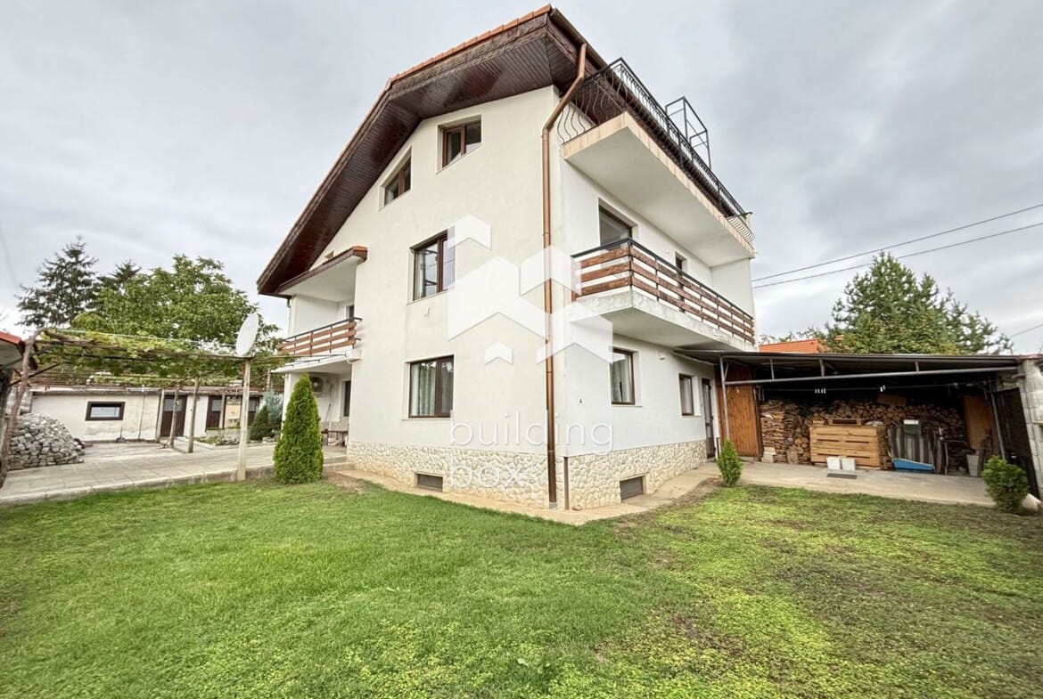 Имот за ценители на 15 мин. от Шумен - 0