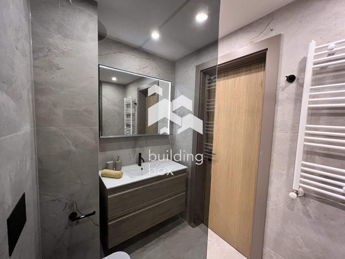 Продава 4-стаен - 0