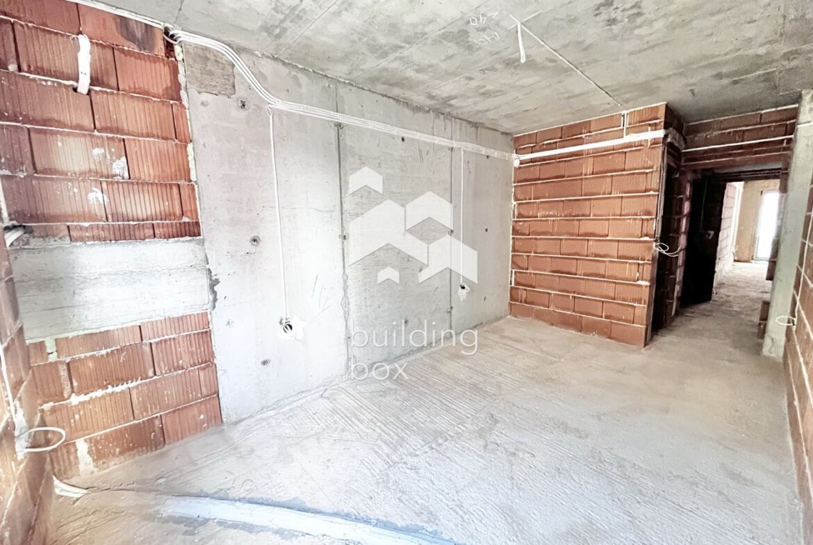 Тристаен апартамент - кв. Христо Смирненски - 0