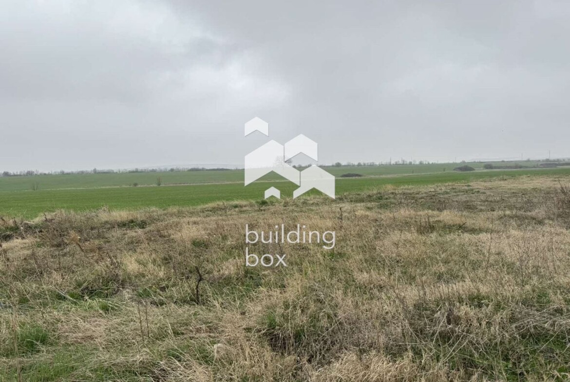 Парцел за жилищно застрояване и ФЕЦ - с. Сбор - 0