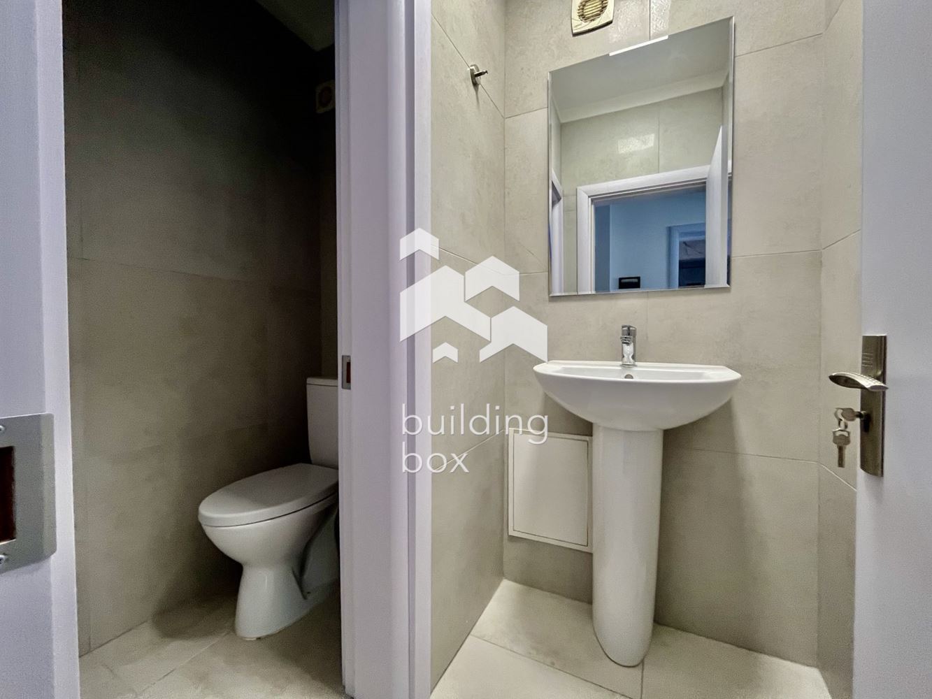 Чисто нов офис в представителна офис сграда. - 0