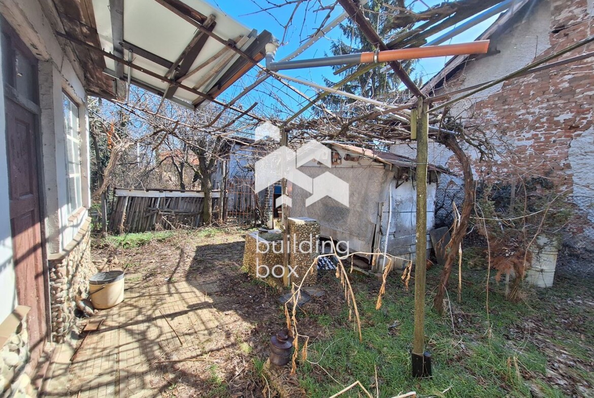 Къща за ремонт в Абдовица - 0