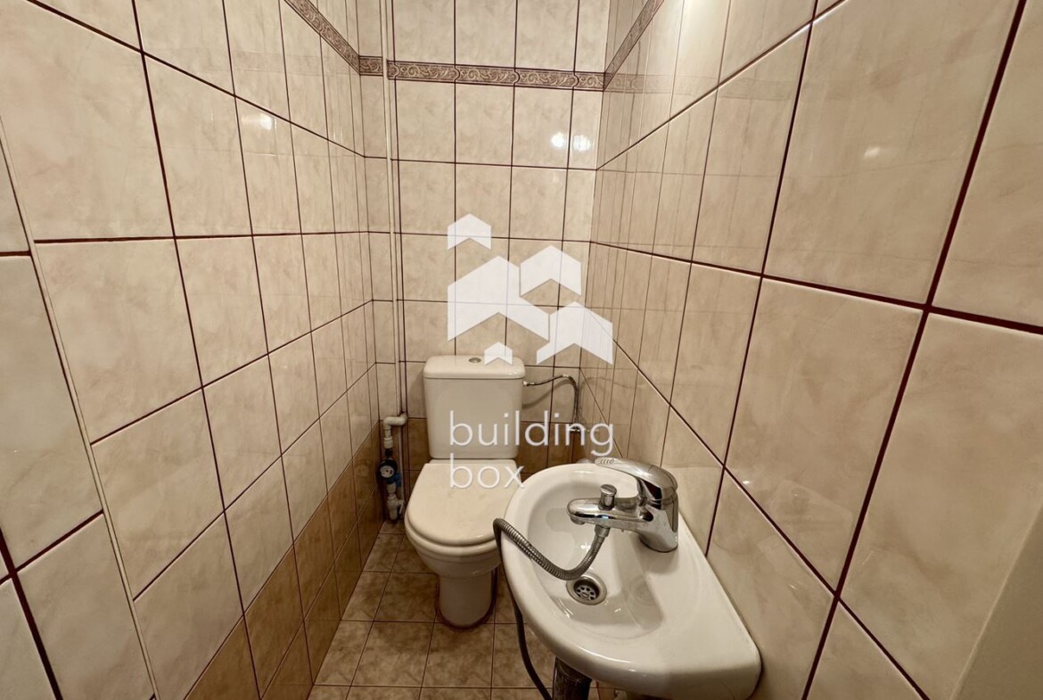 Просторен, необзаведен апартамент на предпочитана локация - 0