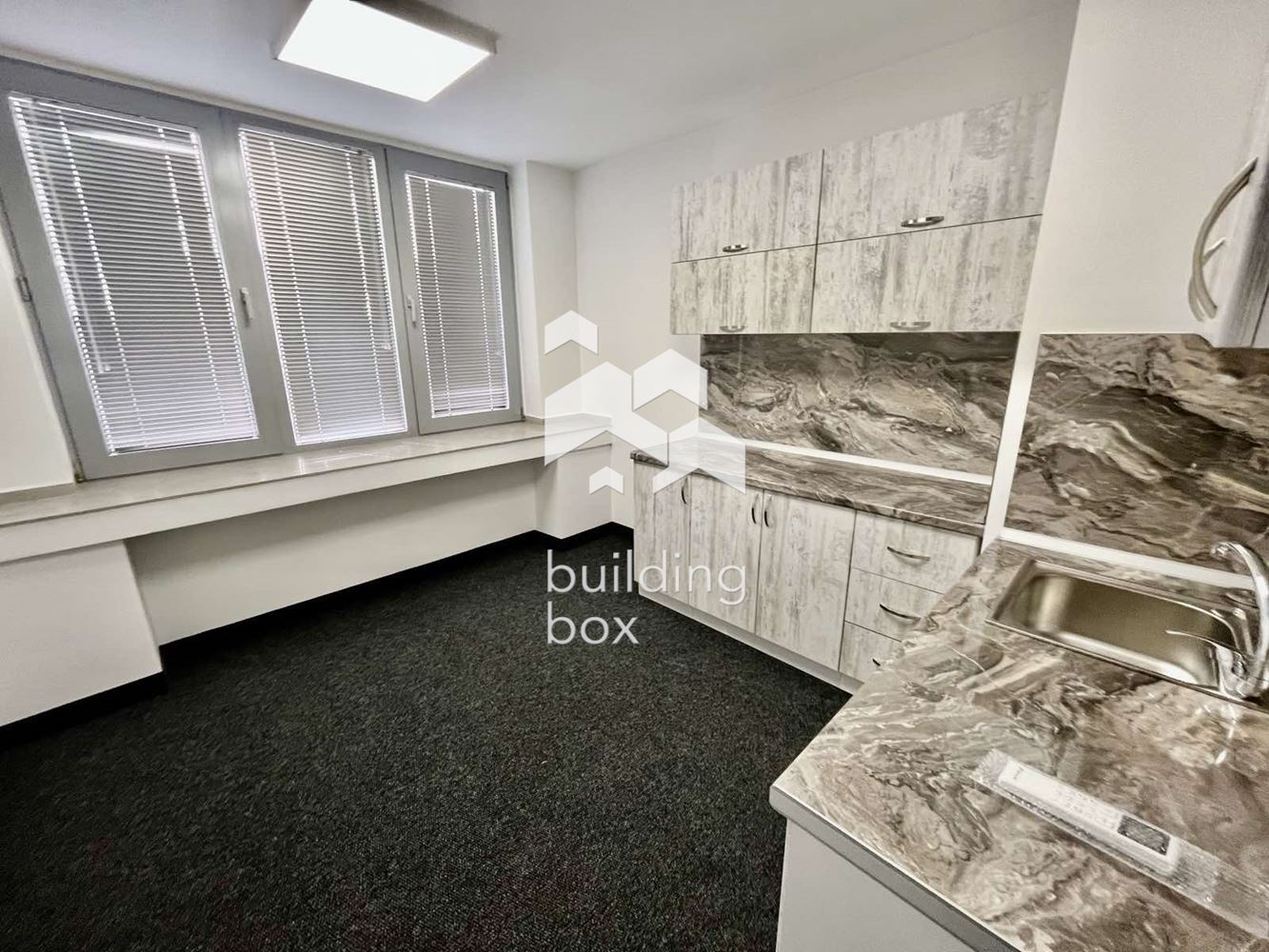 Чисто нов офис в представителна офис сграда. - 0