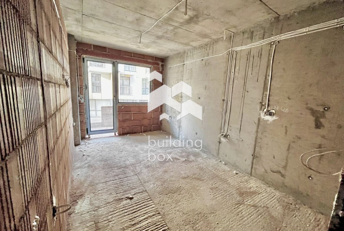 Тристаен апартамент - кв. Христо Смирненски - 0