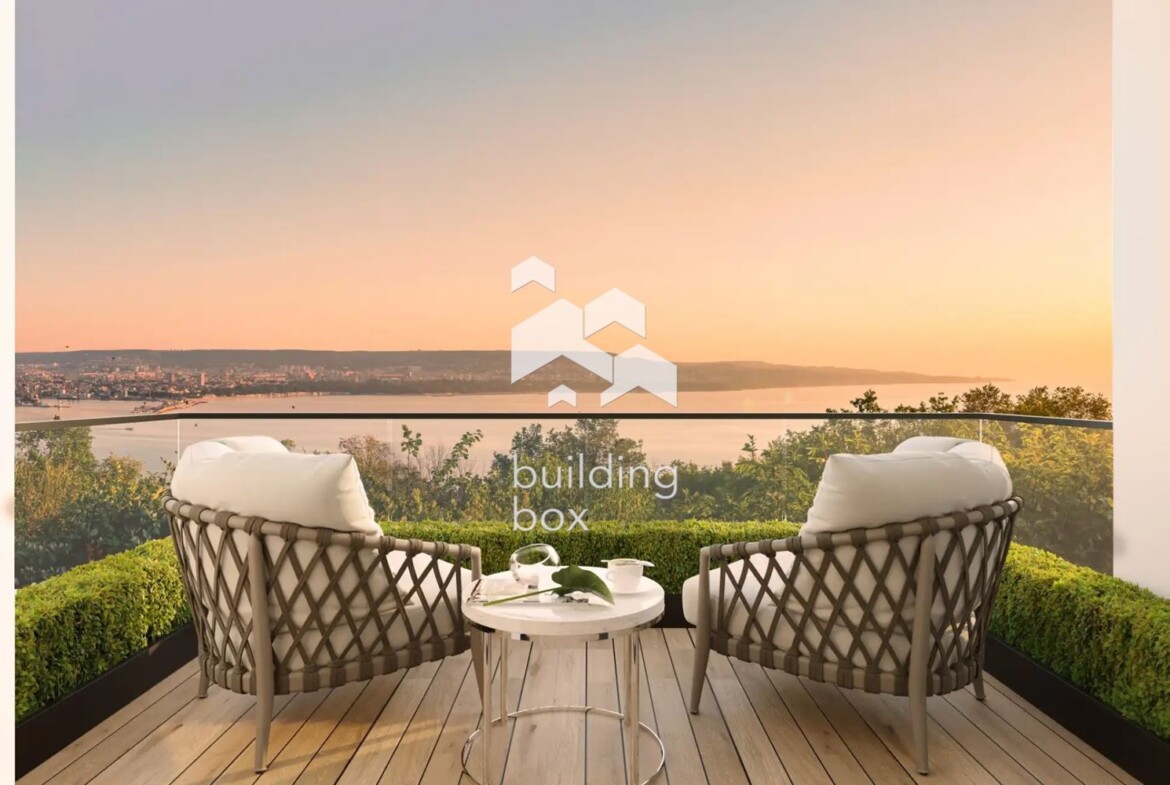 Четиристаен апартамент в стилна жилищна сграда - 0