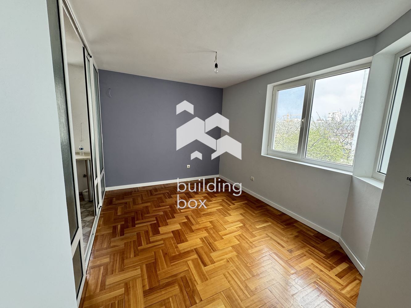 Просторен, необзаведен апартамент на предпочитана локация - 0