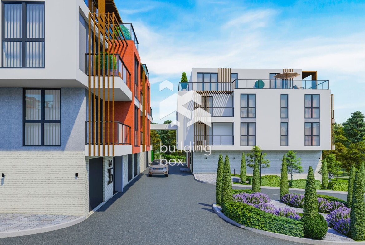 Тристаен апартамент с лаундж тераса в затворен комплекс в парк с морска панорама - 0