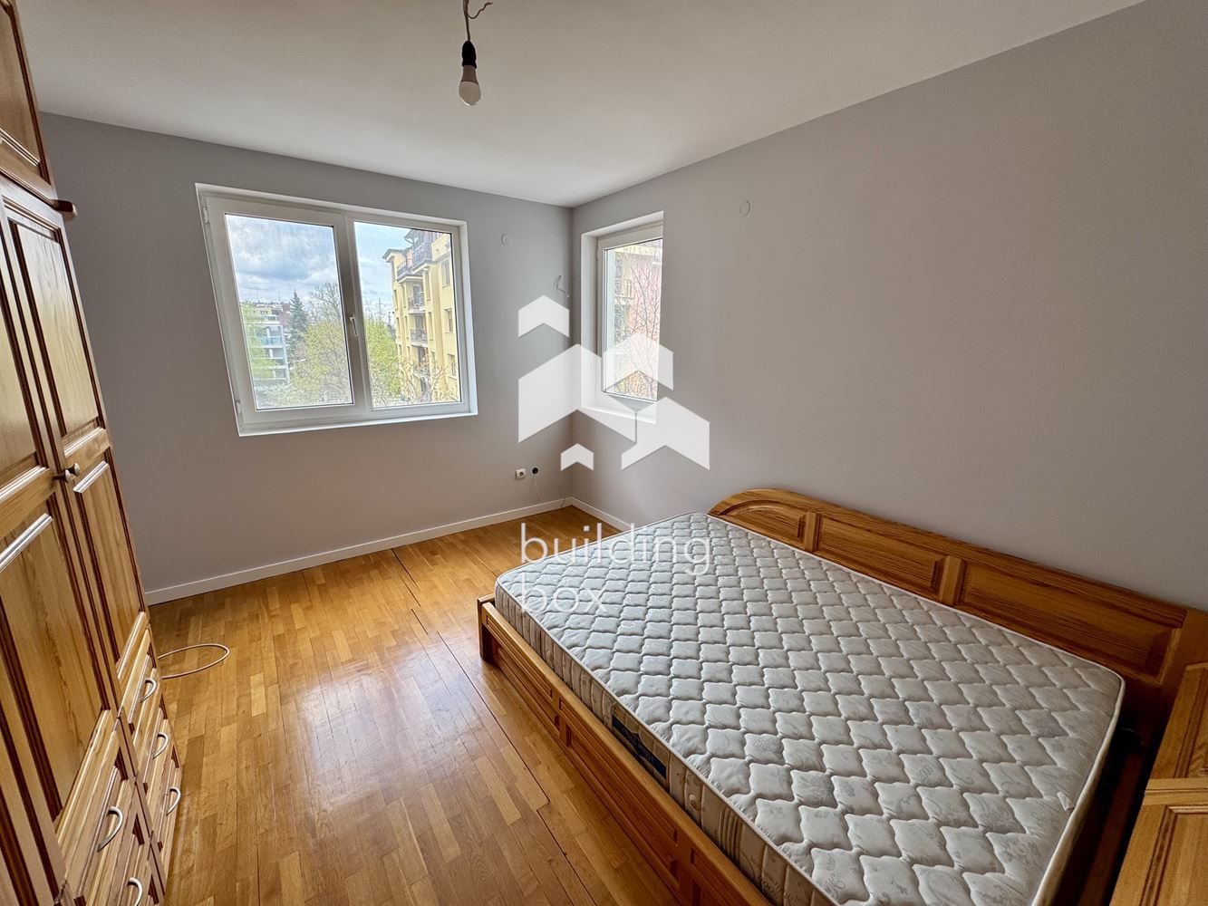 Просторен, необзаведен апартамент на предпочитана локация - 0