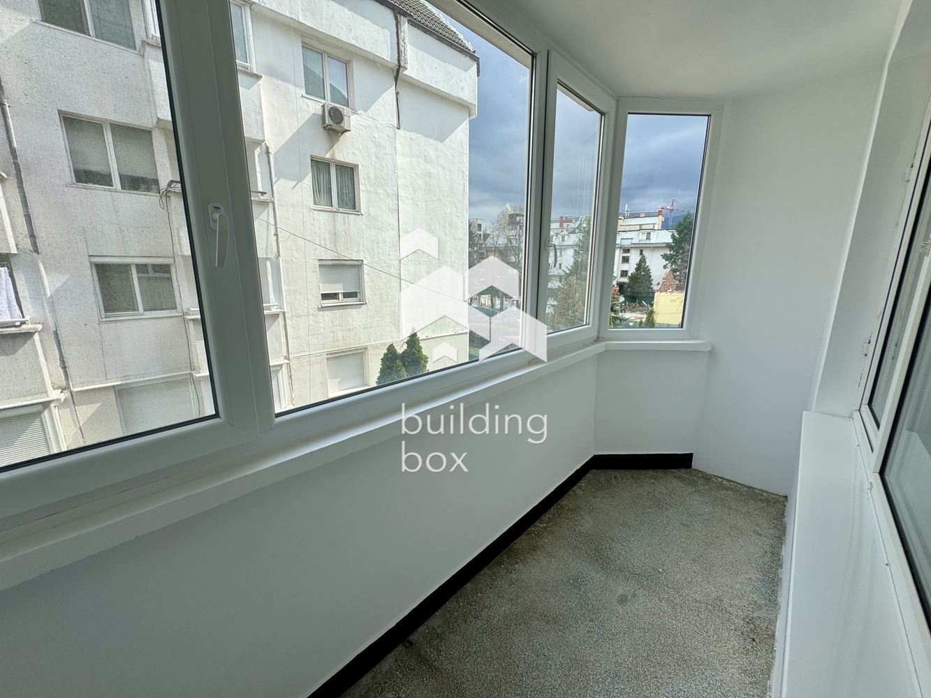 Просторен, необзаведен апартамент на предпочитана локация - 0