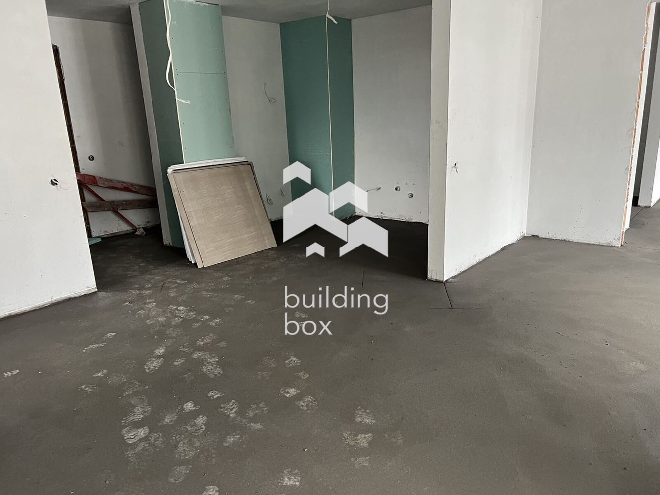 Четиристаен апартамент в ж.к. Кръстова Вада - 0