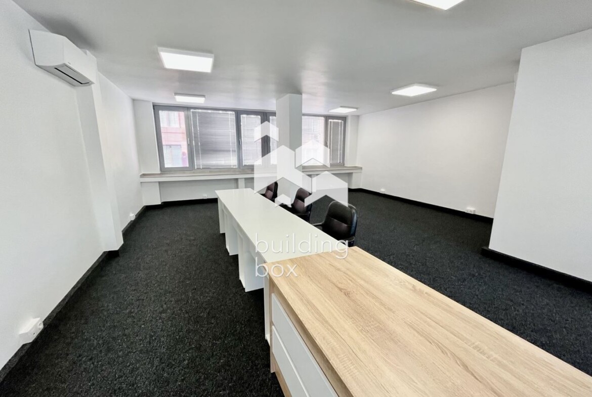 Нов офис в представителна сграда - 0