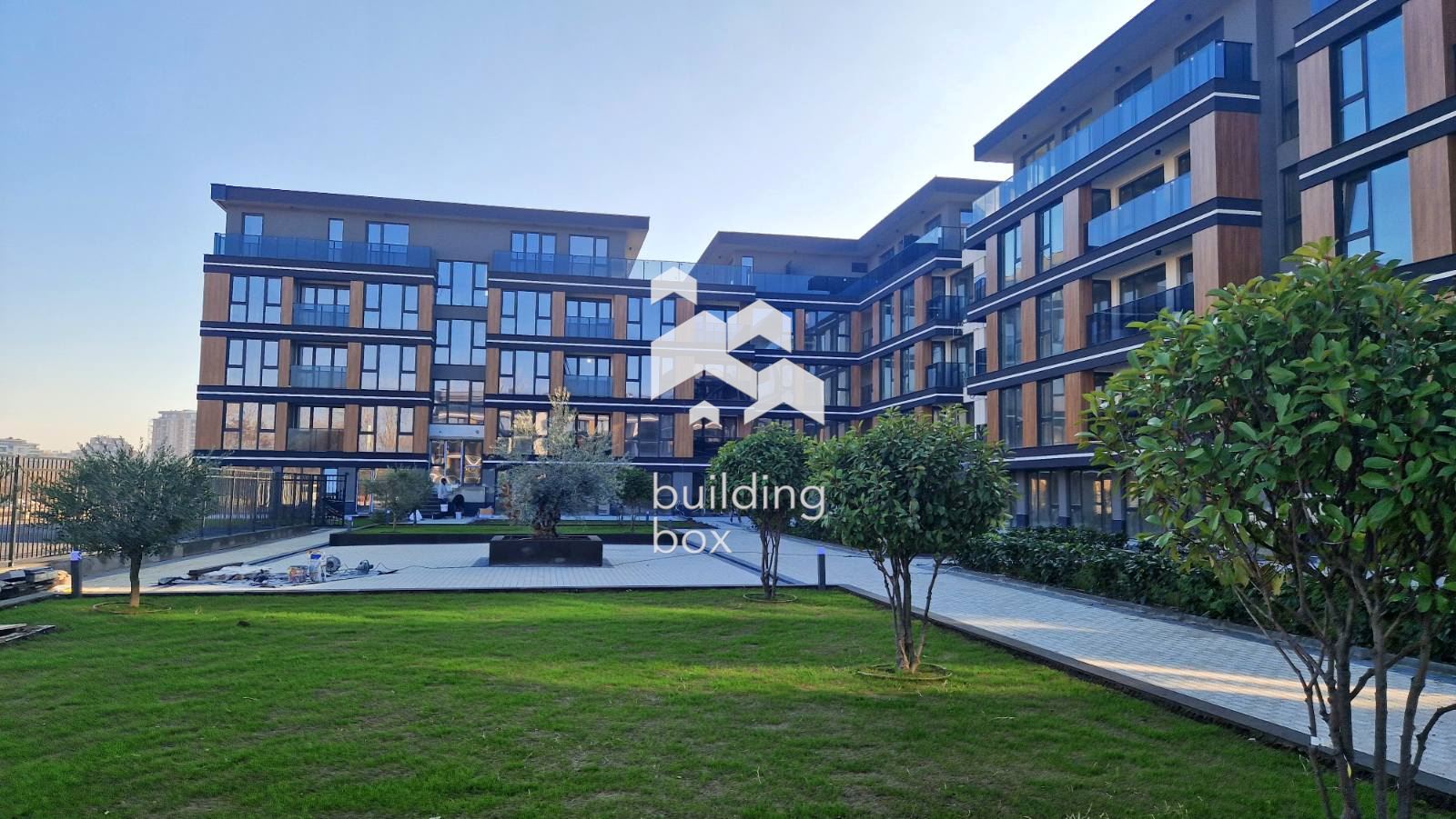 С АКТ 16! Двустаен апартамент с двор - кв. Христо Смирненски - 0