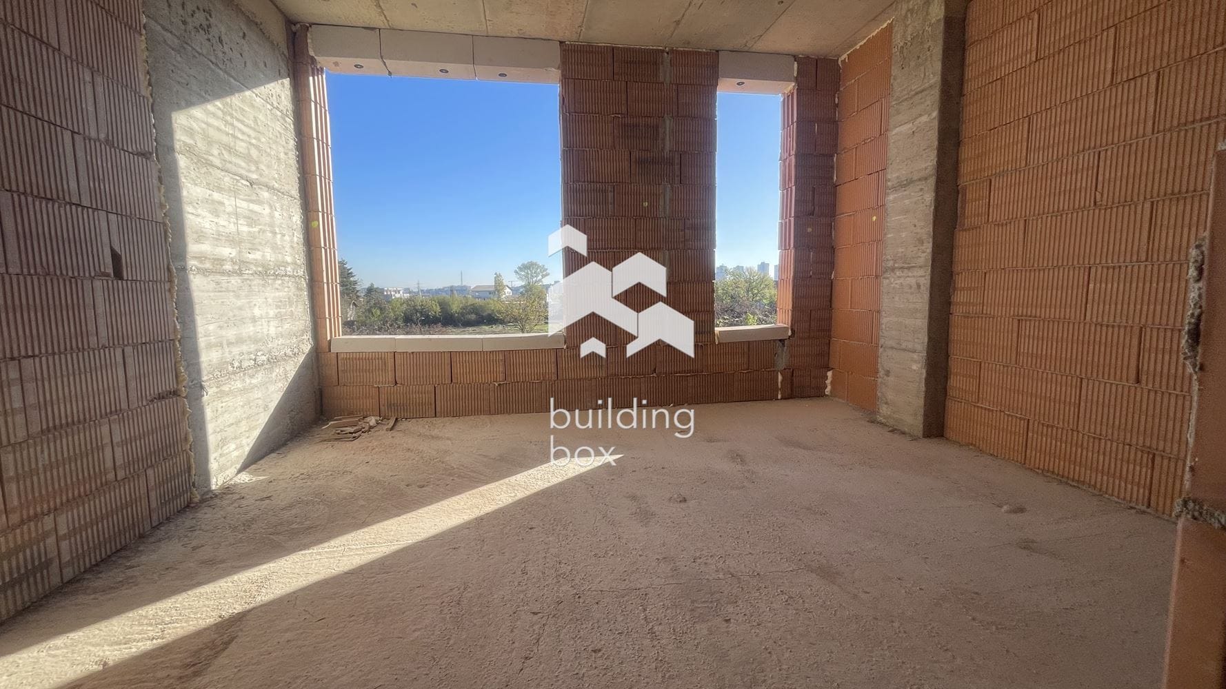 Слънчев тристаен апартамент в Малинова долина - 0