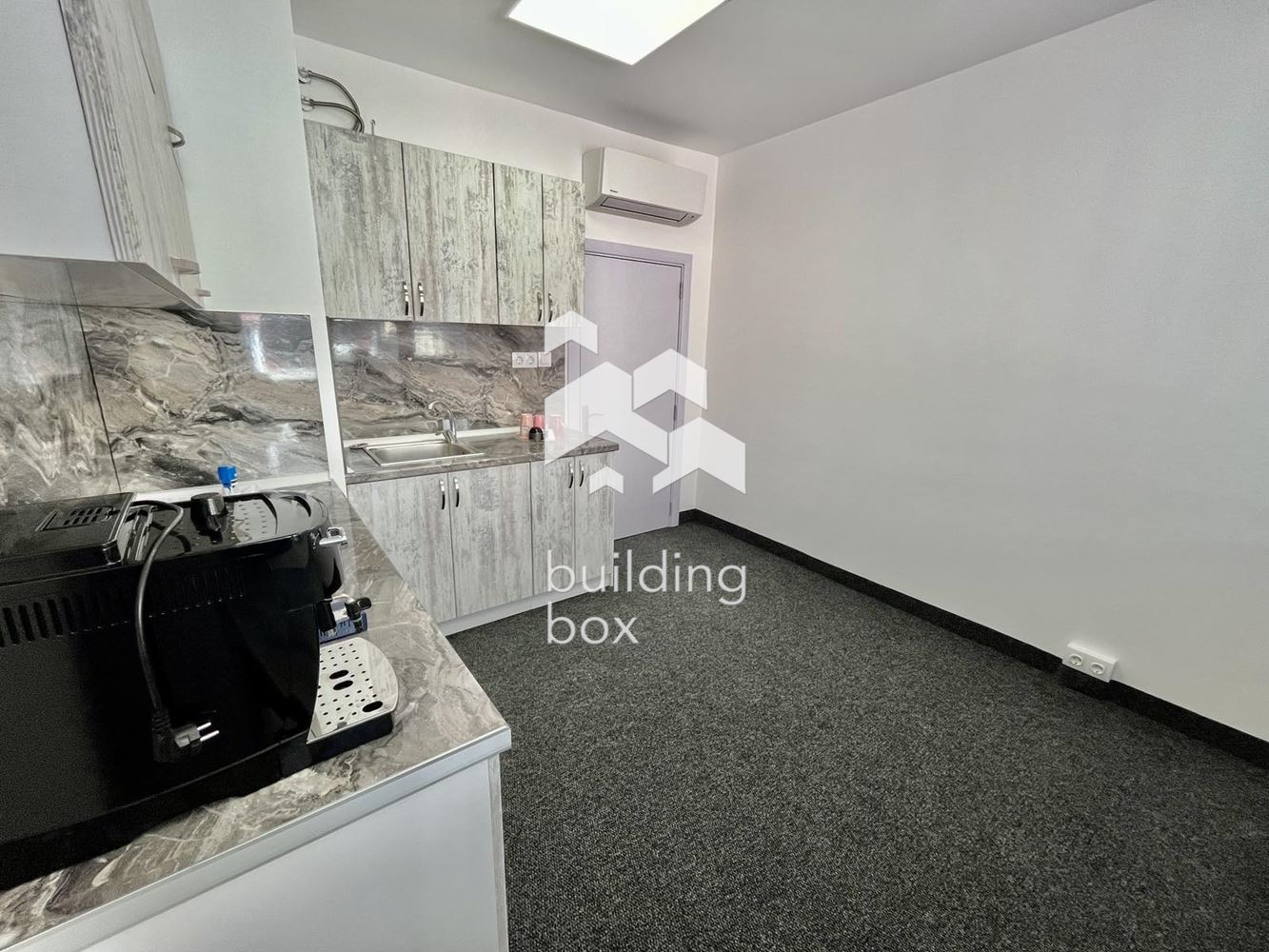 Нов офис в представителна сграда - 0