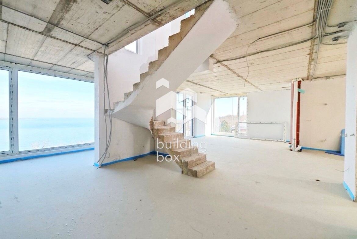 Мезонет в стилна жилищна сграда - 0