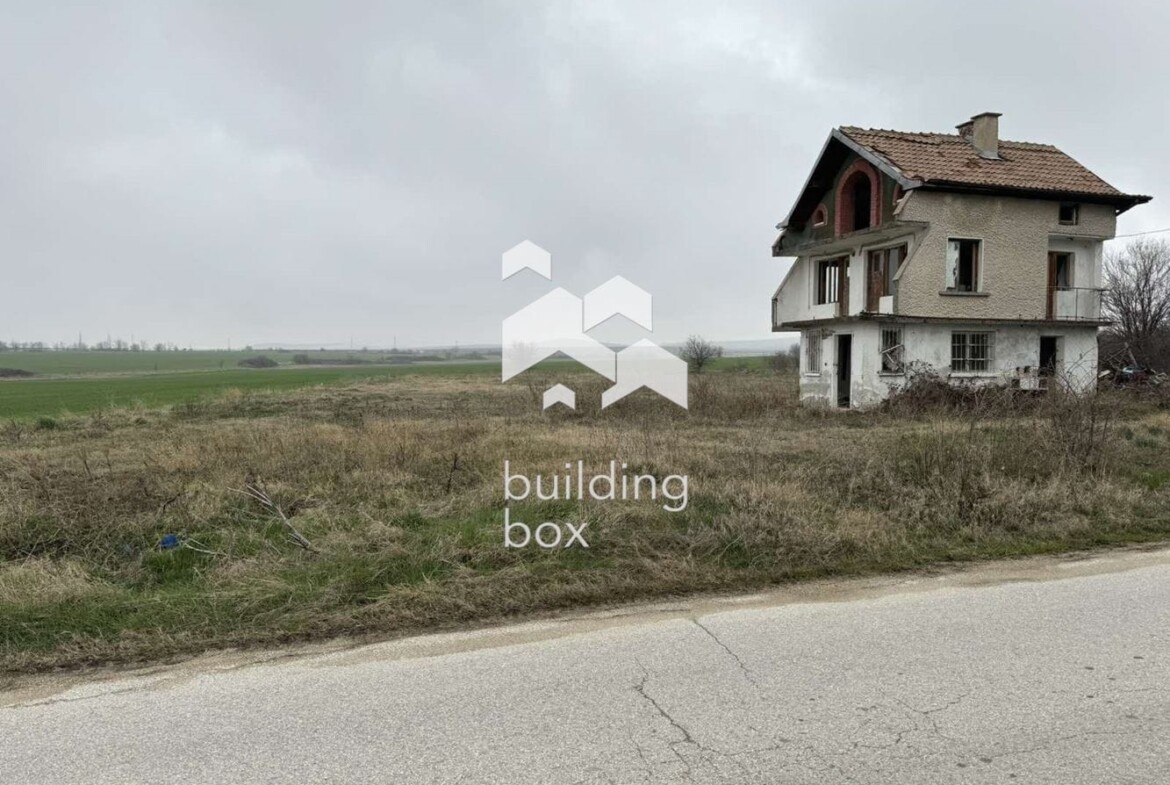 Парцел за жилищно застрояване и ФЕЦ - с. Сбор - 0