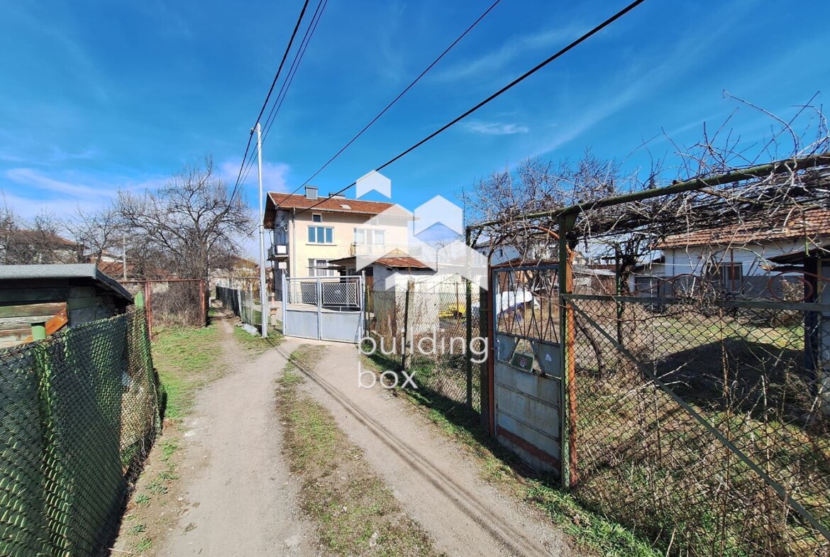 Къща за ремонт в Абдовица - 0