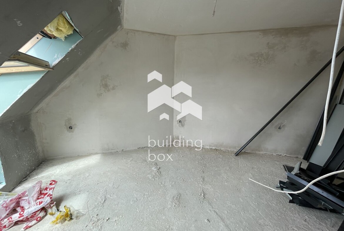 Многостаен мансарден апартамент в новострояща се сграда в кв. Левски - 0