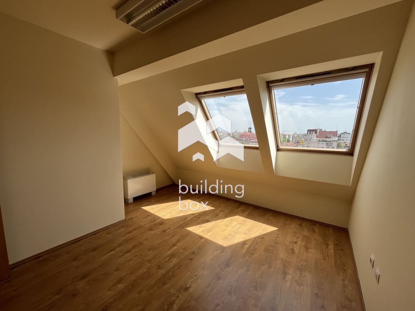 Дава се под наем офис в Центъра - 0