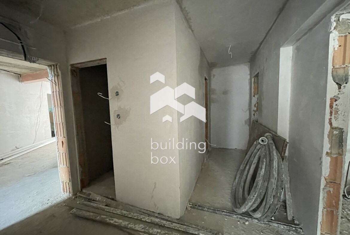 Тристаен апартамент с индивидуален двор в новострояща се сграда - кв. Левски - 0