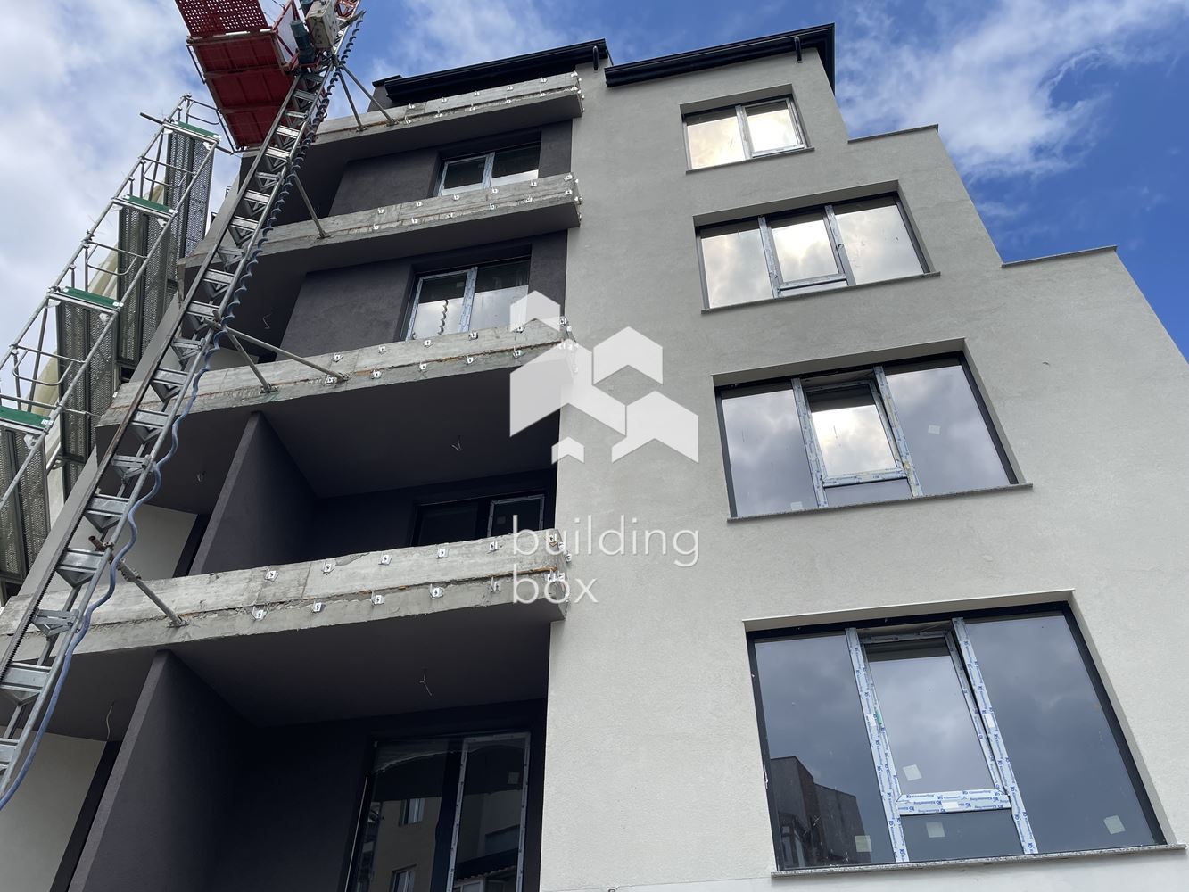 Тристаен апартамент с индивидуален двор в новострояща се сграда - кв. Левски - 0