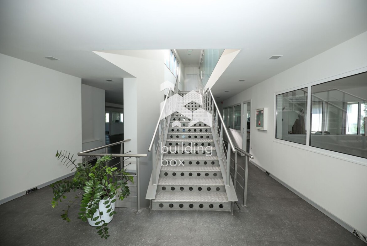 Луксозна Офис Сграда на Околовръстен Път - 0