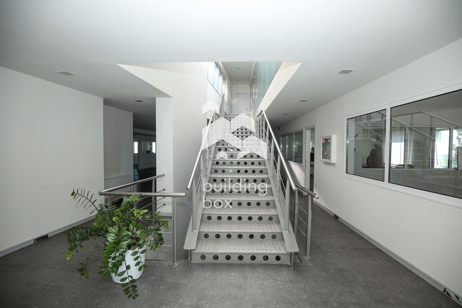 Луксозна Офис Сграда на Околовръстен Път - 0