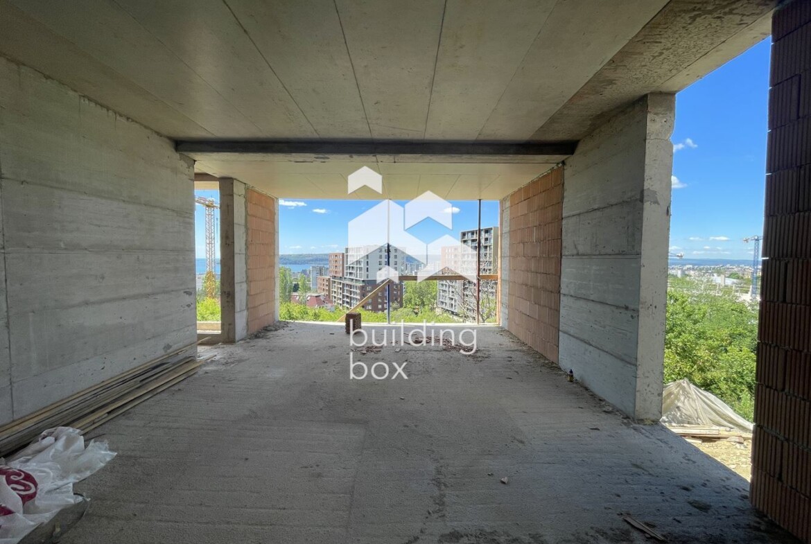 Тристаен апартамент в сграда с Акт 14 - 0