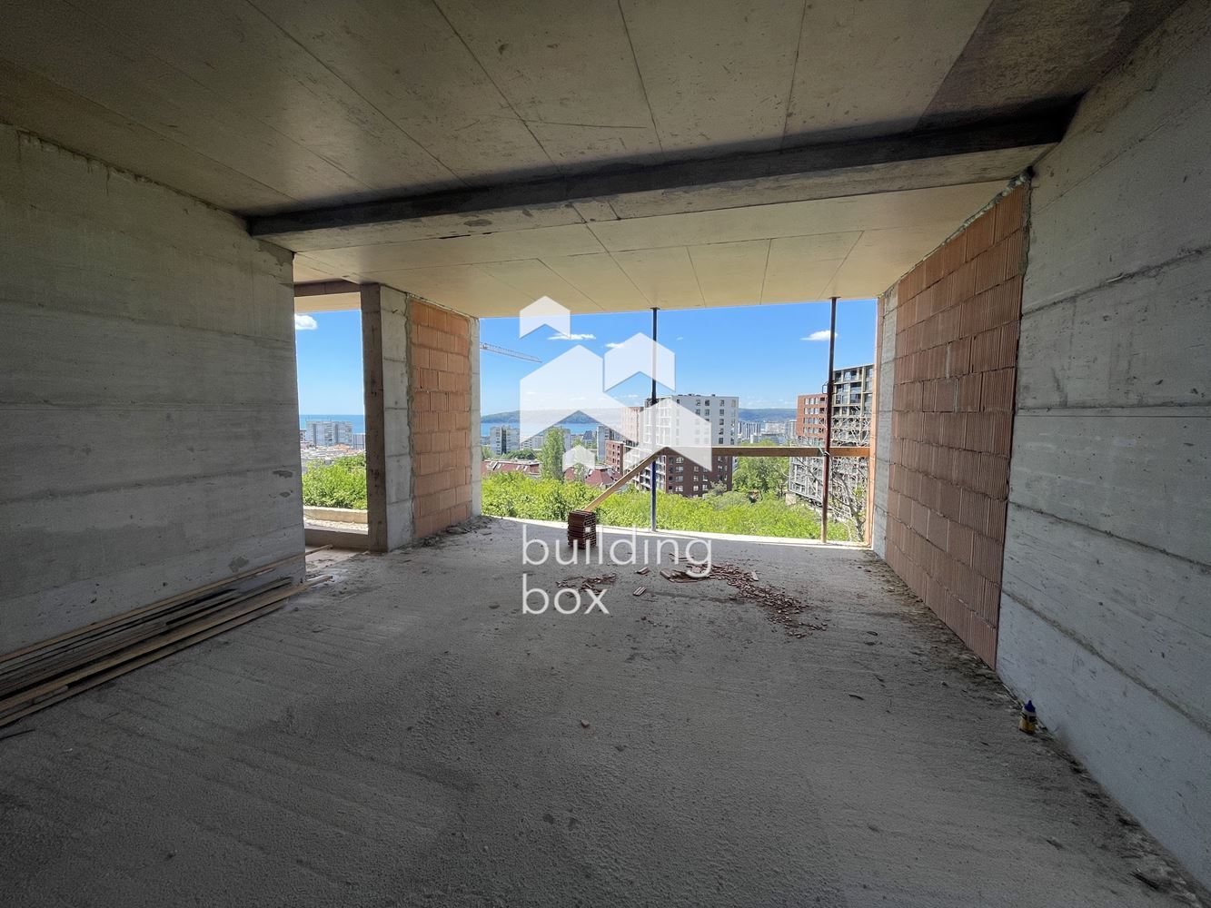 Тристаен апартамент в сграда с Акт 14 - 0