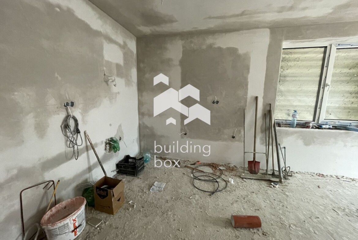 Тристаен апартамент с индивидуален двор в новострояща се сграда - кв. Левски - 0