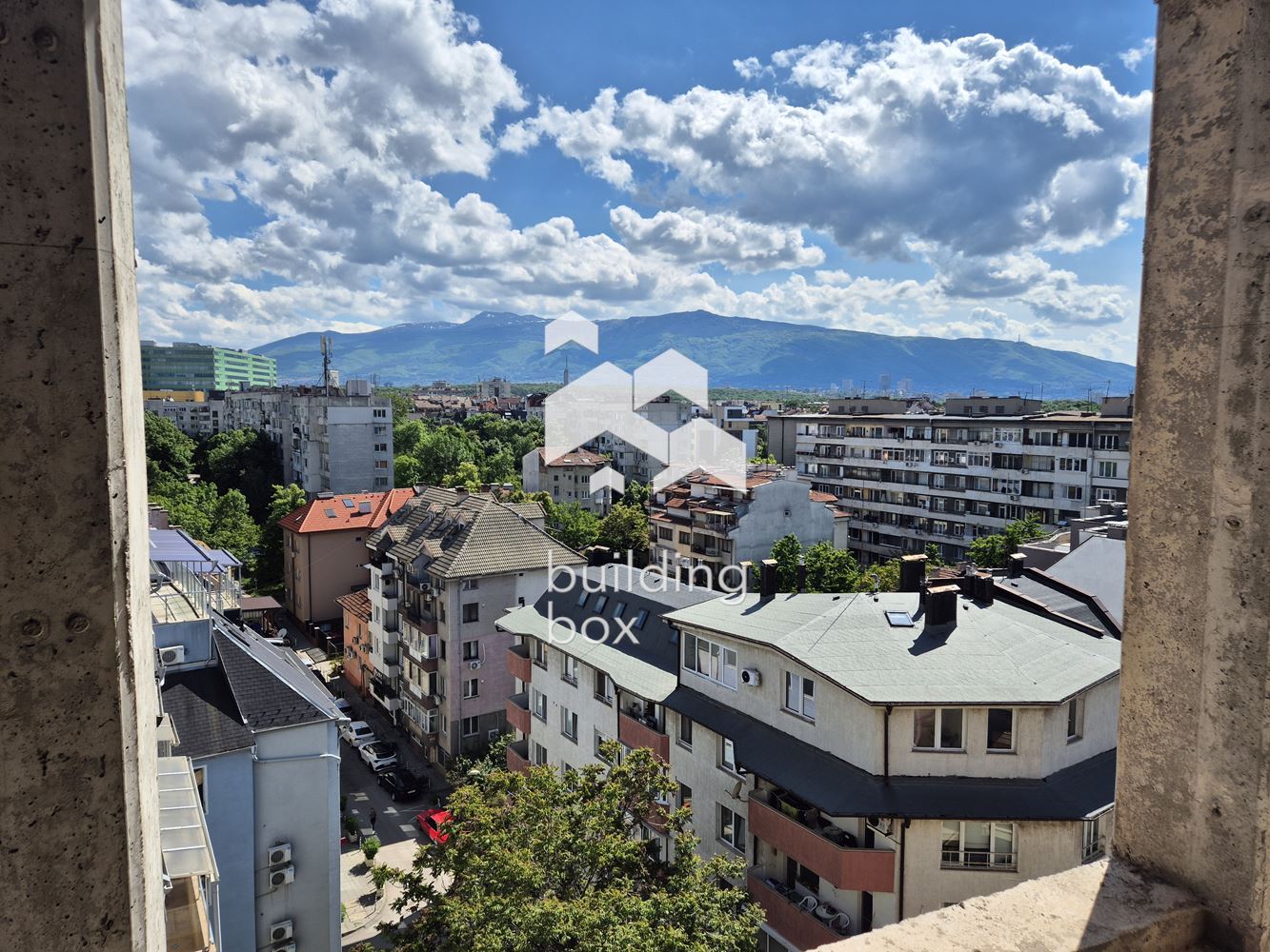 Тристаен апартамент в сграда Casa Madrid в район Оборище - 0