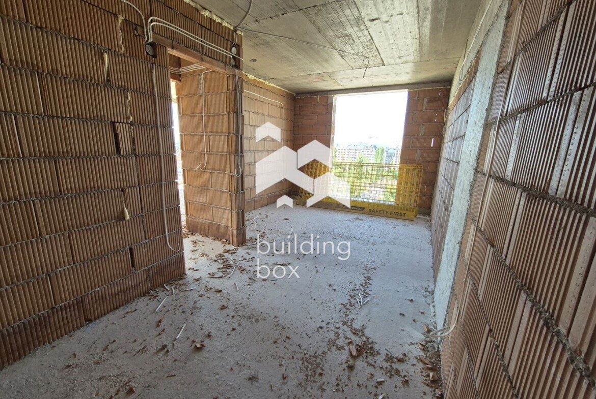 Тристаен апартамент в сграда Casa Madrid в район Оборище - 0