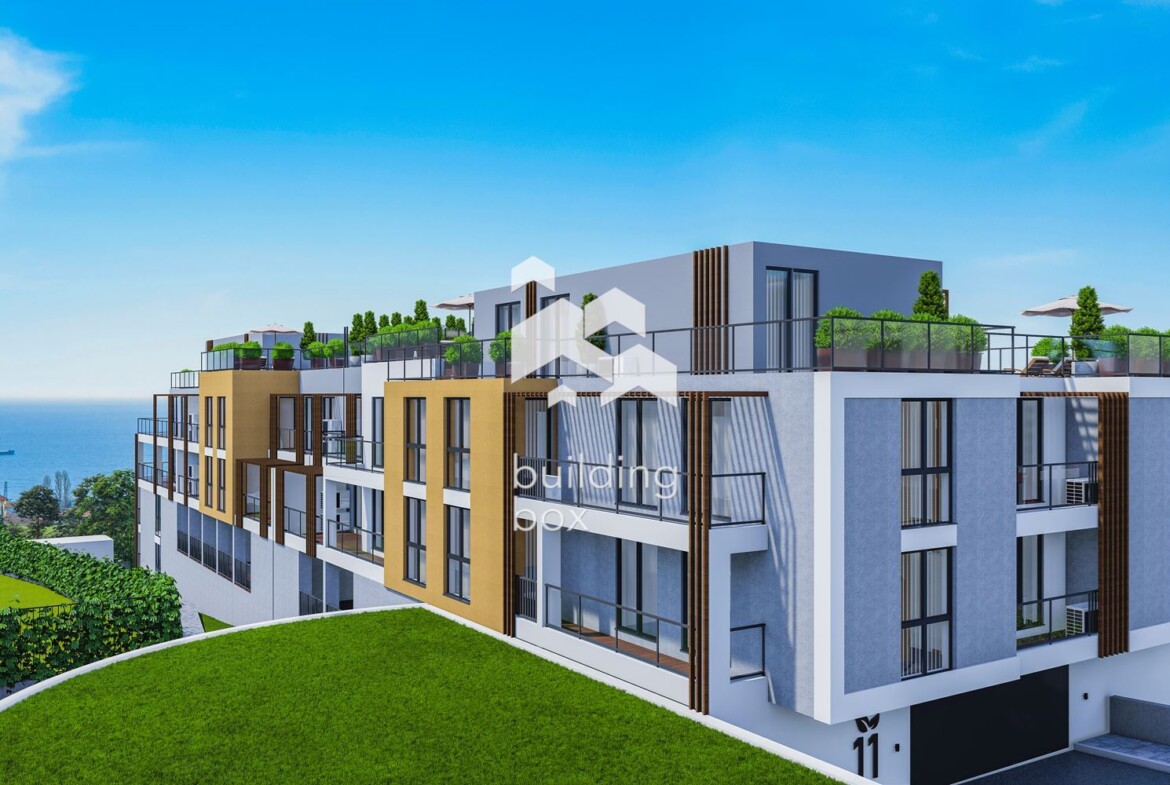 Четиристаен апартамент в затворен комплекс в парк с морска панорама - 0