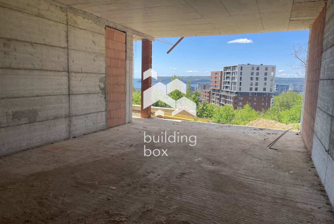 Тристаен апартамент в сграда с Акт 14 - 0