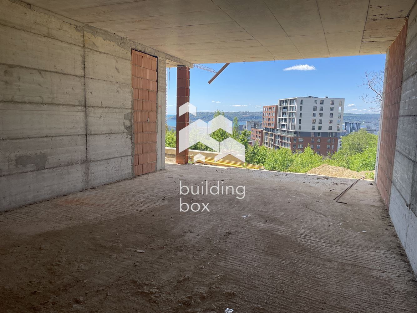 Тристаен апартамент в сграда с Акт 14 - 0