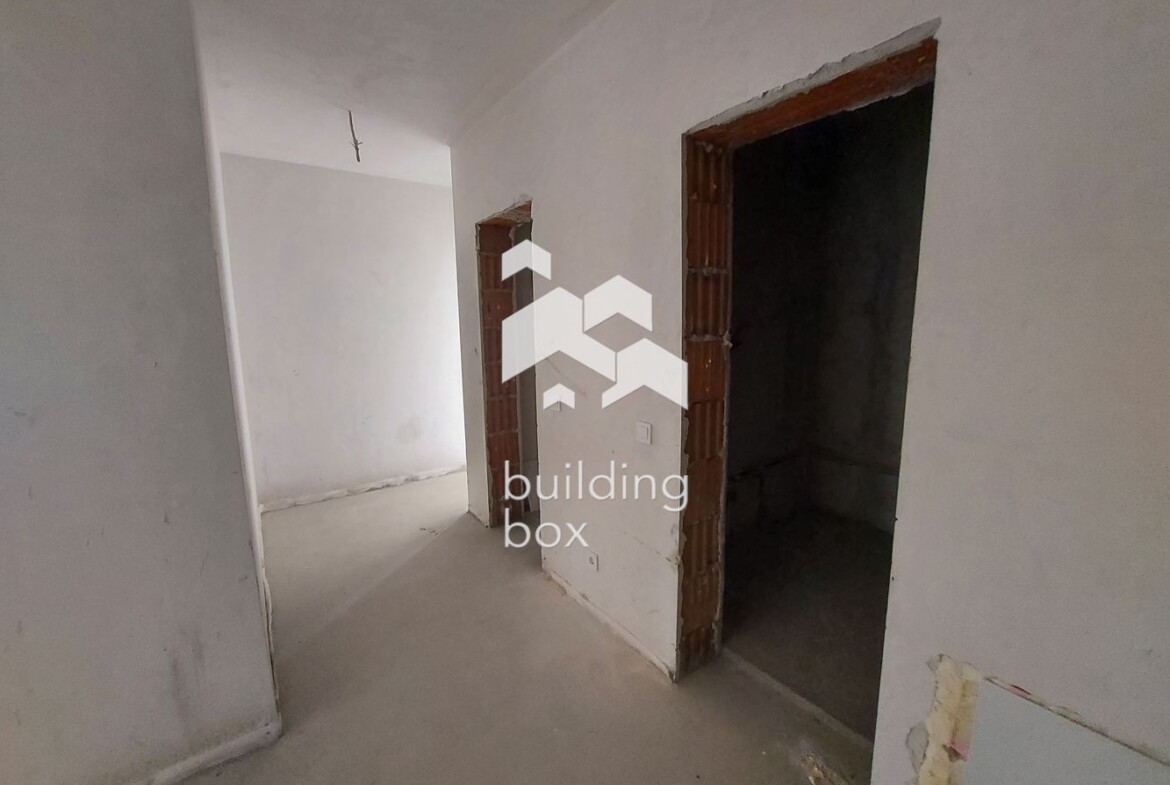 Продава тристаен апартамент - 0