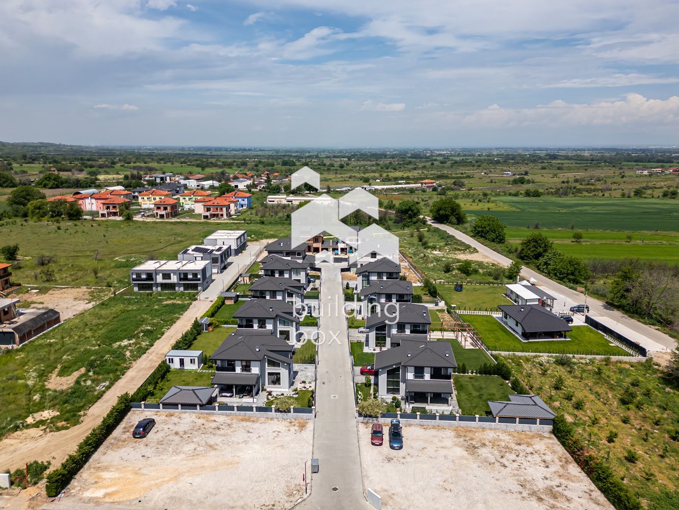 Самостоятелна триетажна къща - с. Първенец - 0