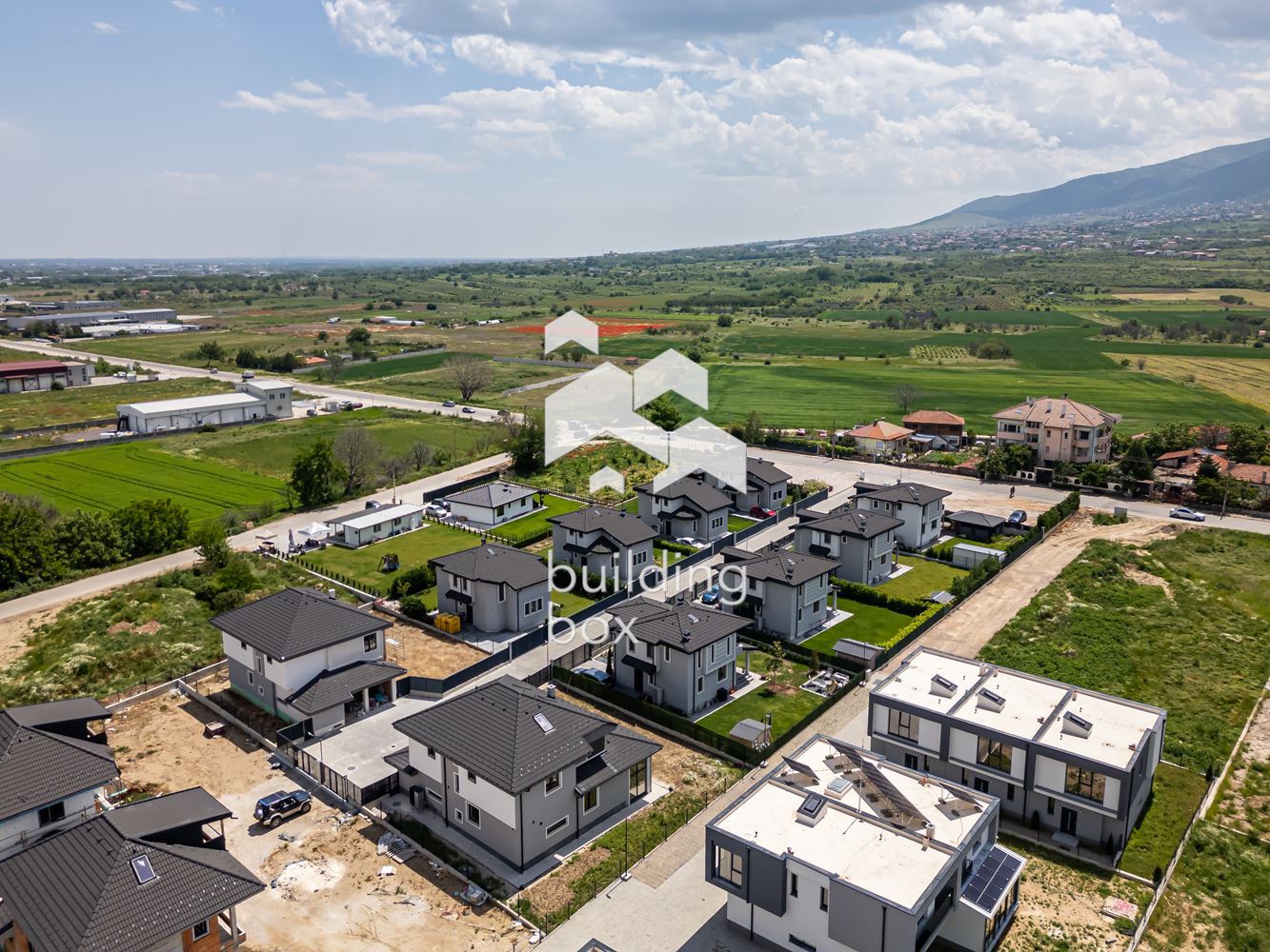 Самостоятелна къща с четири спални - с. Първенец - 0