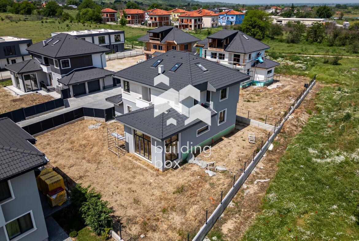 Самостоятелна къща с четири спални - с. Първенец - 0