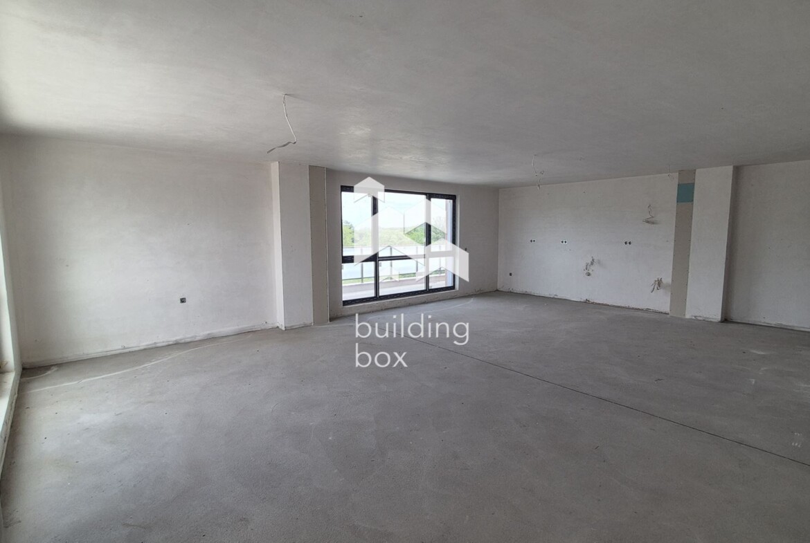 Четиристаен апартамент в бутикова сграда на 50 м. от Гребна база - 0