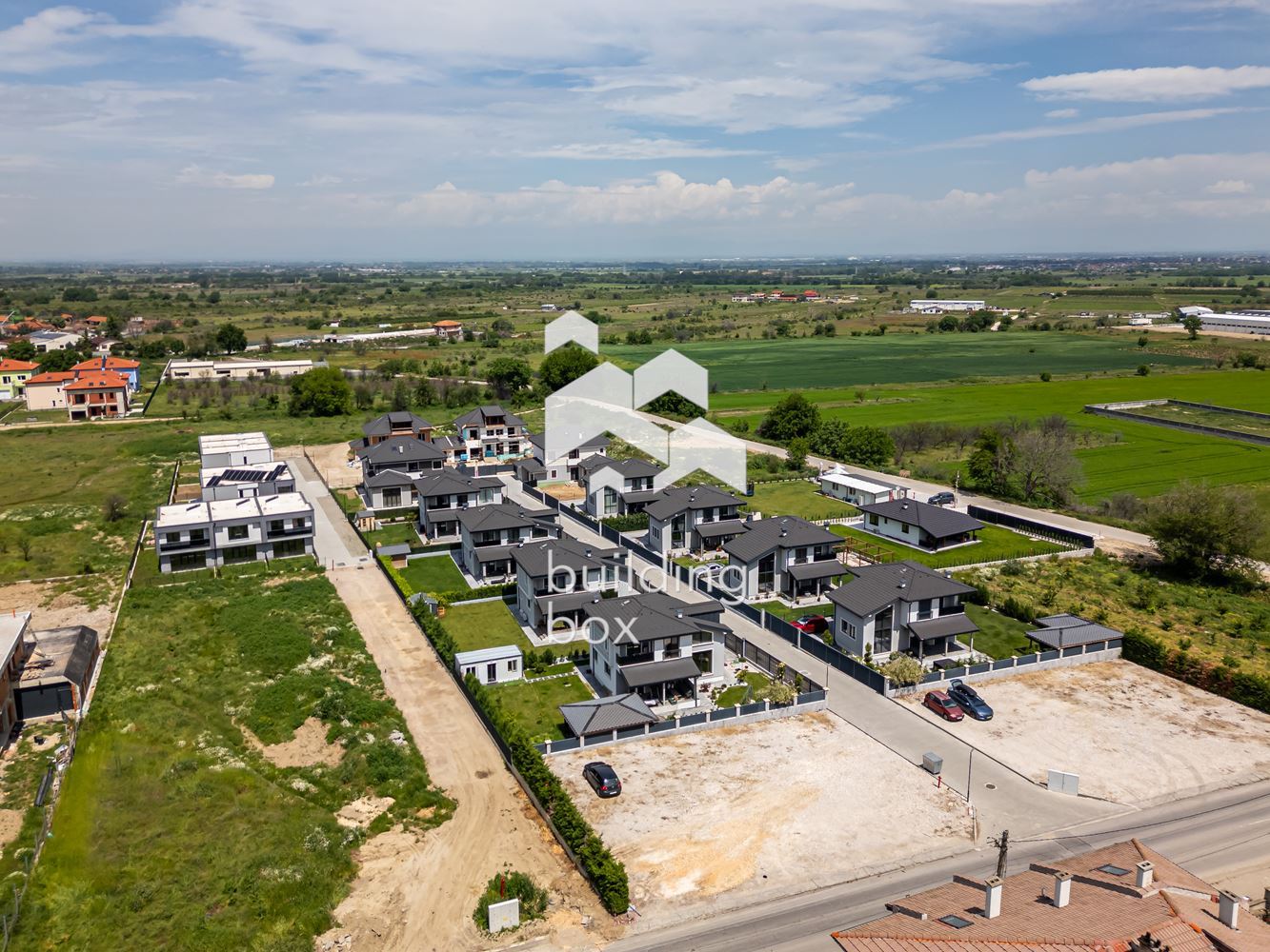 Самостоятелна триетажна къща - с. Първенец - 0