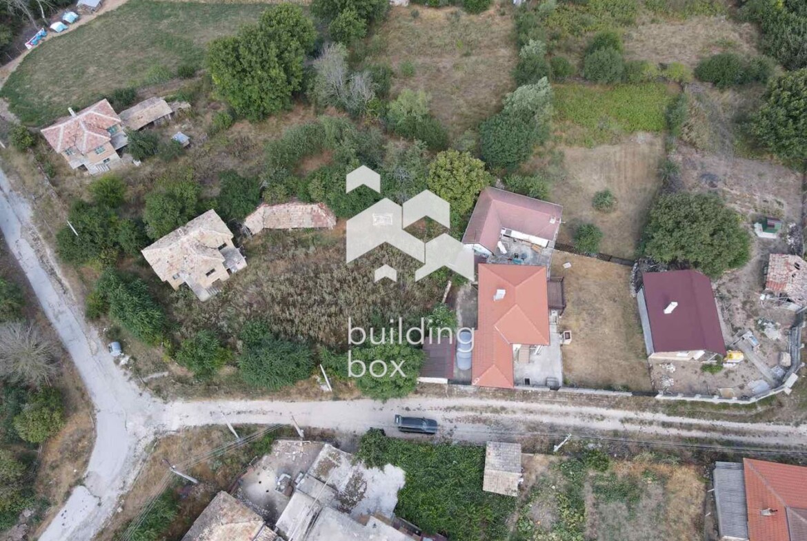 Къща на два етажа в село Войводино - 0