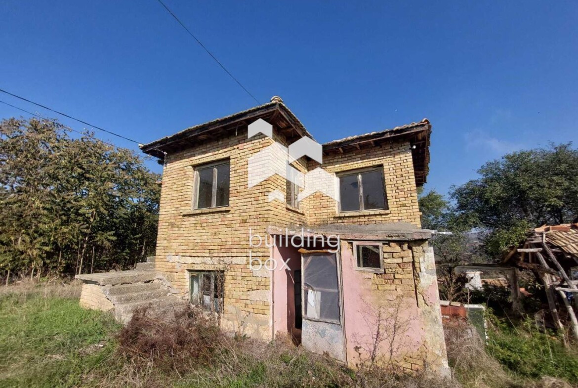 Къща на два етажа в село Войводино - 0