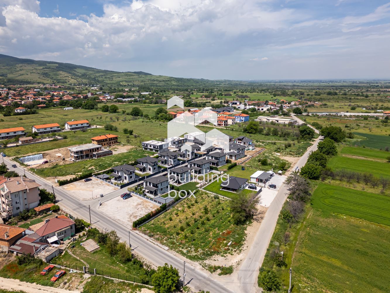 Самостоятелна триетажна къща - с. Първенец - 0